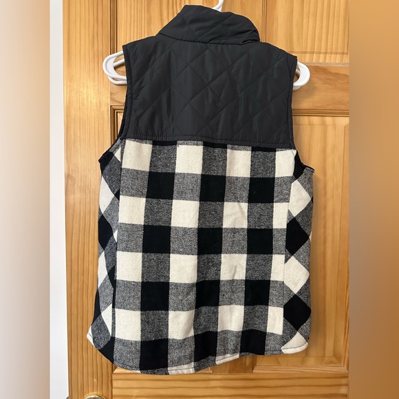 Black and white Buffalo plaid vest - Picture 2 of 3